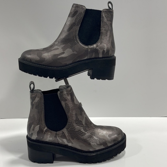 NEW Linea Paolo Metallic Grey Chelsea Boots - Picture 2 of 4